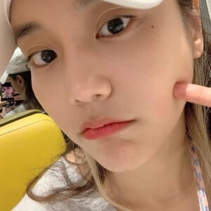 Shin Hye-jeong Instagram - 🤔💙