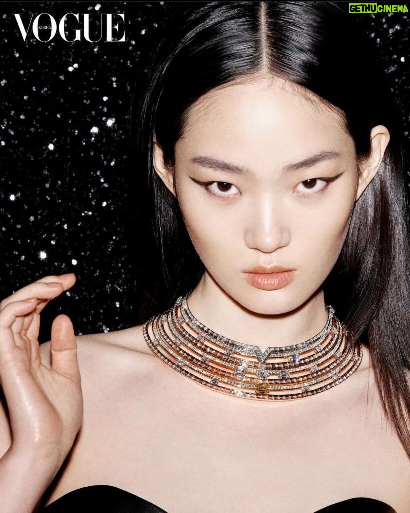 Shin Hyun-ji Instagram - @voguekorea X @louisvuitton High Jewelry 💎