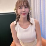 Shin Ji Instagram - 사진 넘치구요💛