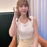 Shin Ji Instagram - 사진 넘치구요💛