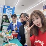 Shin Ji Instagram - 울산 도착해서 저녁 맛있게 먹었으니 이제 무대하러 갑시다~✌🏻💙 #코남매