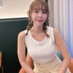 Shin Ji Instagram - 사진 넘치구요💛