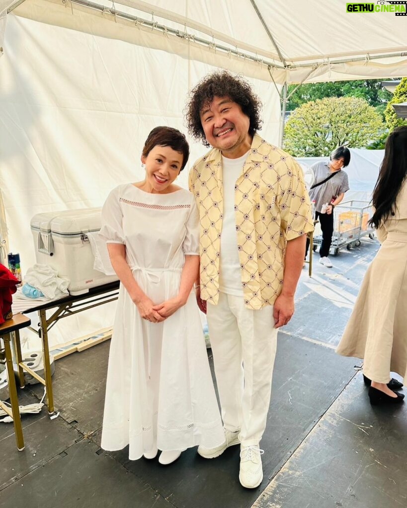 Shinobu Otake Instagram - 福岡で行われた、 『久原本家presents福岡音楽祭、音恵』 無事に終わりました。 沢山の皆さんが暑い中、私達の演奏を楽しんで下さいました。 本当にありがとうございました😊 私はあまりに楽しく最後で走り回りすぎて、曲がわからなくなってしまい、やり直しというハプニングが。 温かいお客様がドッと笑って、一層盛り上がってくださいましたが、、、。 反省🙏 素敵な方たちにもたくさん会えました。 岩崎宏美ちゃんとも本当に楽しかったあ。 詳しくはまた後で書きます。 あー、また来年も行けますように。 茅乃舎（久原本家）の社長さんである河邉さんとも、久しぶりにお会い出来ました。 本当に素敵な方です。 #葉加瀬太郎　さん #村治佳織　さん #奥田民生　さん #青柳誠　さん #羽毛田丈史　さん #柏木広樹　さん #河邉哲司　さん #大竹しのぶ