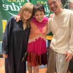 Shinobu Otake Instagram – 終わってしまいました。
ミュージカル『スウィーニー・トッド』大阪梅田芸術劇場で、大千穐楽を迎えることが出来ました。
連日たくさんのお客様に頂く熱い拍手、忘れられません。
本当にありがとうございました。
そして、キャストスタッフのみんなともお別れです。
毎日毎日一緒だったのに。
ずーと一緒だったのに。
寂しいなあ。

またそれぞれの道に戻っていってしまうのです。
またこの作品に出会えたこと、この仲間たちに出会えてことに感謝します。

ありがとうございました😊
また会いたいね。

#スウィーニートッド
#梅田芸術劇場
#大竹しのぶ