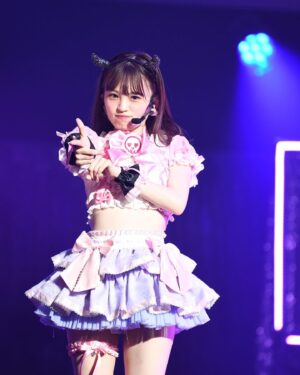 Shinzawa Nao Instagram - わるしんにならイタズラされてもいい人❔❔❔

⠀

⠀
最後の写真はスタッフさんカメラです◎

おしりまで可愛い😈

#nmb48 #NMB48_カメコ #選抜ライブ #わるきー #nambazaar2022