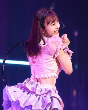 Shinzawa Nao Instagram - わるしんにならイタズラされてもいい人❔❔❔

⠀

⠀
最後の写真はスタッフさんカメラです◎

おしりまで可愛い😈

#nmb48 #NMB48_カメコ #選抜ライブ #わるきー #nambazaar2022