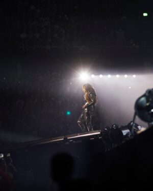 Shiona Turini Instagram - It should cost a billion to look this good 💎 @beyonce opens the Renaissance World Tour in custom @alexandermcqueen. Styled by me. 

Baby’s first tour. Endlessly grateful to Beyonce, @mstinalawson , my ride-or-die team and of course everyone at McQueen for such a beautiful collaboration. Dreams realized.