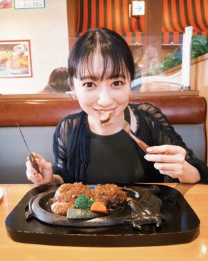Shiori Sato Instagram - 初浜松🍊さわやかのハンバーグが最強すぎました！
浜松とってもいいところで大好きになりました🤍