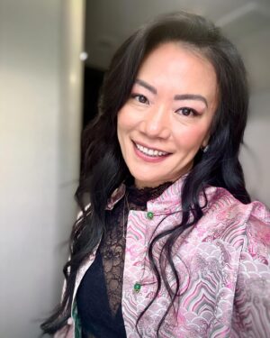 Shirley Chung Instagram - Sun is bright, new modern Chinese jacket, soft spring makeup 🥰🥰 New Profile Pic?  Which one should I use? 1️⃣? 2️⃣? Or 3️⃣? #chefshirleychung #dumplingmafiaqueen #hmu #新中式 #ontheset #chineseamerican
