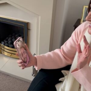 Shirley Ballas Instagram - While in Liverpool for @strictlycomedancinglive I visited my dearest Auntie Mavis, my mums best friend of over 60 years, to set her up on her first iPhone. ❤️🥹 Mum and Mavis were ecstatic to be able to FaceTime each other and see each others faces after over a year of not seeing each other. I was only suppose to be setting the phone up and teaching Auntie Mavis how to use it … and immediately they were chatting away about the local fish and chip shop 😂 I think they’re both going to use up all their data .. so they’ll need to update their allowance soon lol. Just thought I’d share this moment with you all as a reminder that it’s the little things in life that matter. Seeing smiles on their faces brought happiness to my heart. What a beautiful moment. Have you thought about getting your mum, nana or grandad some technology ? They’ll love it. Hugs. Xxx
