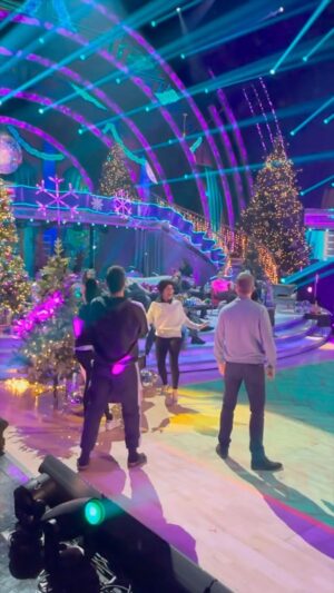 Shirley Ballas Instagram - Rehearse with me for the @bbcstrictly Christmas special ❤️ … Merry Christmas one and all. Have a beautiful day whatever you’re up to. Enjoy the festivities. 🎄 and remember to tune in this afternoon 4.40pm for @bbcstrictly. It’s a cracker of a show with lots of Christmas cheer. We all get our dancing shoes on too @mrantondubeke @motsimabuse @craigrevel .. oh yes. 💃🏻 Xxxx 

#strictly #dance #christmas #rehearsals #ballroom #latin