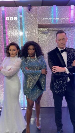 Shirley Ballas Instagram - Me and my cousins choreographing a dance routine to show the rest of the family at Christmas. 🙌🏻🎄🤩