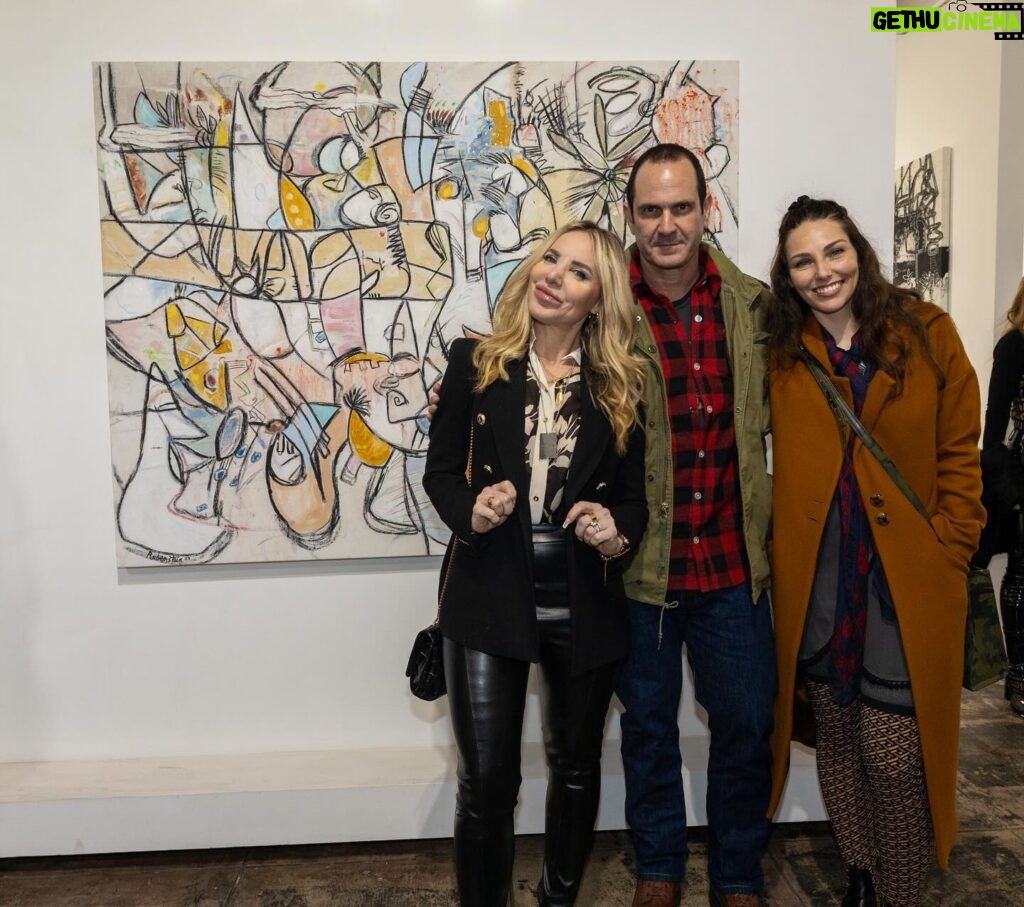 Shirly Brener Instagram - great night w great art and good ppl!! hubs @brucerubensteinart Solo LA Exhibit opening night “Welcome To The Pharcyde” at @artplexgallery ✨🖼️✨ so good to spend time w these two @acohofficial @leahharpercohen 🤍🤍🩶🖤 •ph by @matthew_deere_art