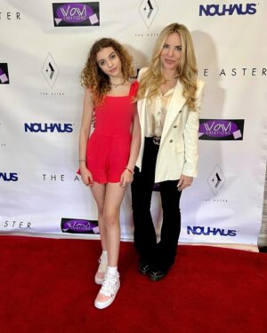 Shirly Brener Instagram - ❣️🖤🤍✨Pre - Oscsars✨🤍🖤❣️

International Women’s Day perf combo with pre- Oscar  parties celebrating all women and this little beaming star 🌟

 @wowcreations luxury gifting lounge pre oscar party 💝🏆✨ thank you for having us !!

•jewelry @l_o_jewelry
