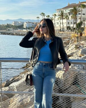 Shiva Negar Instagram - Have you ever felt like you already love a place or a destination, before even seeing it? I’ve felt that about two places and Spain is one of them 🇪🇸❤️ 
Viva España!  #marbella #puertobanus #mijas #shivalife
