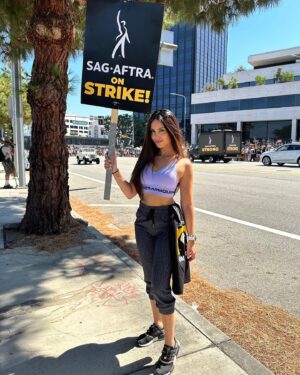 Shiva Negar Instagram - When the world is evolving, contracts need to evolve too! In solidarity with my union and my fellow actors and writers ✊ #sagaftrastrong #wgastrong