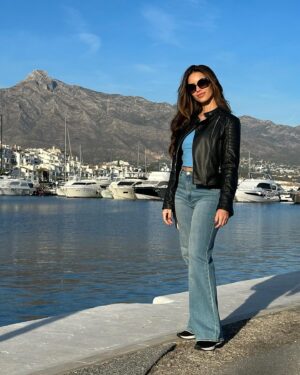 Shiva Negar Instagram - Have you ever felt like you already love a place or a destination, before even seeing it? I’ve felt that about two places and Spain is one of them 🇪🇸❤️ 
Viva España!  #marbella #puertobanus #mijas #shivalife