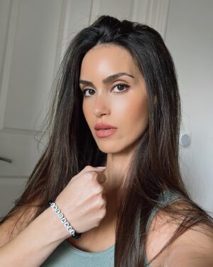 Shiva Negar Instagram - This #SheDares bracelet was handmade by women survivors of war. I am proud to join @womenforwomen to shine a spotlight on the courageous women around the world, who dare to stand up for their rights and lead a movement, despite the risks and the oppression. This is to celebrate the bravery of all women who are daring to challenge the system and bring change! 
You can show your support and join me and @womenforwomen in this campaign by donating to help women survivors of war and conflict rebuild their lives, and getting your own #SheDares bracelet, by sharing your own stories, or your favorite moment when women have dared throughout history. 
I would also like to call upon a few amazing, daring women who have truly inspired me, @lilibosse1 @saghdashloo and @gissounia to take part in this powerful movement 💖✨