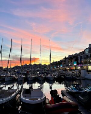 Shiva Negar Instagram - Have you ever felt like you already love a place or a destination, before even seeing it? I’ve felt that about two places and Spain is one of them 🇪🇸❤️ 
Viva España!  #marbella #puertobanus #mijas #shivalife