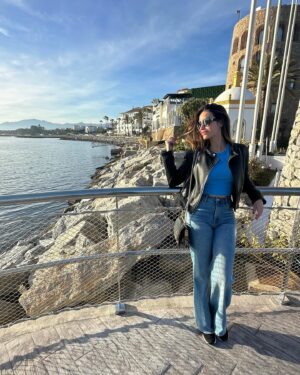 Shiva Negar Instagram - Have you ever felt like you already love a place or a destination, before even seeing it? I’ve felt that about two places and Spain is one of them 🇪🇸❤️ 
Viva España!  #marbella #puertobanus #mijas #shivalife