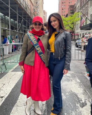 Shiva Negar Instagram - What an amazing weekend where I got to meet so many lovely humans, walk the Persian Parade for #WomanLifeFreedom , and see an iconic, emotionally thrilling play with these super talented gems and their brilliant performances! 💖✨