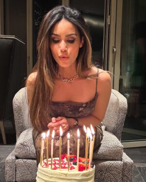 Shiva Negar Instagram - I can’t believe it’s already May 29th! Time seems to fly by faster and faster as you grow. Which is why every passing year deepens my appreciation for the precious gift of LIFE. I am immensely grateful to be here, living and breathing, grateful for all the love, the challenges and growth. To every single human being I’ve connected with this past year and throughout my journey, know that you’ve all taught me something and I appreciate you and the energy you’ve brought to my life. Here’s to cherishing every moment and embracing another year of new experiences and opportunities! 🙏🏻❤️✨ #birthdaylove #grateful #maybaby #geminiseason #newbeginnings #shivalife