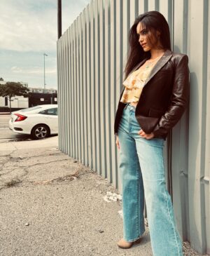 Shiva Negar Instagram - 📸: @1ag_photography 
🧥: @dereklam 
👖: @blanknycjeans 
👚: @marciano 
#fallfashion #shivalife