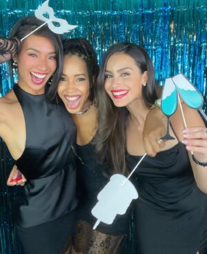 Shiva Negar Instagram - When your girl asks you to come celebrate her bday “Old Hollywood Glam” style 💃🏻 Happy Birthday @karaanneduncan 🎂 
#themeparty #birthdayfun #oldhollywood