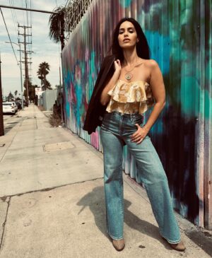 Shiva Negar Instagram - 📸: @1ag_photography 
🧥: @dereklam 
👖: @blanknycjeans 
👚: @marciano 
#fallfashion #shivalife