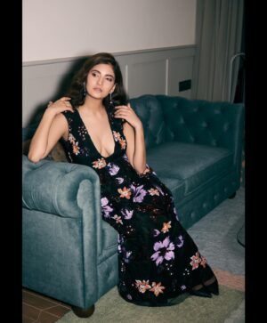 Shivani Raghuvanshi Instagram - “Life is a party. Dress for it.”

Occasion: MIH S2 screening 
Outfit: @shopverb 
Jewellery: @azotiique 
Styled by: @beezsharma @prashantmangasuli 
Makeup: @nishaa.guptaa 
Hair: @sunita_hair 
Images: @dhruv_dixit_serenity