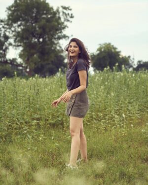 Shivani Raghuvanshi Instagram - The little cares that fretted me, 
I lost them yesterday 
Among the fields, above the sea,
Among the winds at play 🌻
