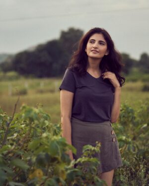 Shivani Raghuvanshi Instagram - The little cares that fretted me, 
I lost them yesterday 
Among the fields, above the sea,
Among the winds at play 🌻