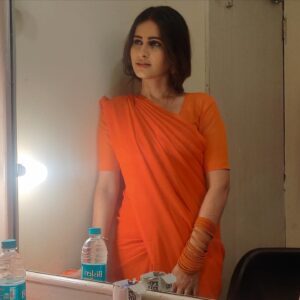 Shivani Tomar Instagram - Teri jogan ban jau…
Aisa ishq banaye rakh … 🧡