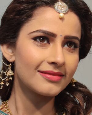Shivani Tomar Instagram - How beautifully this song tone with this look