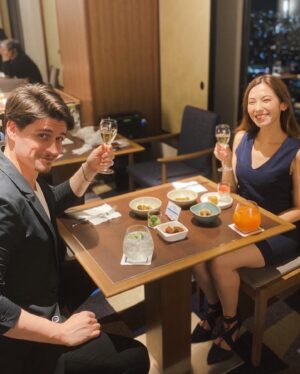 Shizuka Anderson Instagram - ✨A glimpse into the Hilton Tokyo 👀✨

It was my first time staying at the Hilton Tokyo last weekend and it was such a great experience! 💕The views of Shinjuku from above were absolutely stunning. 😍😍

I also loved the Japanese touch to the room design with the sliding paper doors (shoji) on the windows! I feel it gives the rooms a bit of a Lost in Translation vibe… don’t you think? ✨

The Executive Lounge is also a MUST-VISIT in the evening if you stay at the Hilton!! @bakairu and I had a blast there — with free-flowing champagne, an open liquor bar (even a wine machine!) along with unending hors d’oeuvres and sweets… we were like kids in a candy shop. 😂😂

It was such a fun little staycation! ❤️ Thanks @hiltontokyo for making it so comfortable and memorable! ✨

#hiltontokyo #tokyo #shinjuku #staycation #traveltokyo #japan #luxuryhotel #executivelounge #ヒルトン東京 #東京 #東京ホテル #ステイケーション #エグゼクティブラウンジ  @tokyoweekender @timeouttokyo_