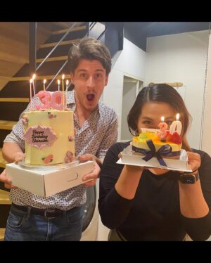 Shizuka Anderson Instagram - Guess who joined the 30s club?! 😛
I turned 30 on October 30th (how lucky!) and couldn’t have asked for a more memorable weekend to ring in my 30th year. ❤️

Can’t say I wasn’t a bit nervous to turn the big 3-0, but I’m so thankful to have amazing friends, family and an amazing boyfriend who made it so special. 🥲❤️

Shout out to the incredible @room_for_cake_by_niina for making the actual cake of my dreams!! 😍🥺 @bakairu even asked her to make a cookie of my forever good boy Hugo as a surprise and it looks so identical to his picture that I actually cried 😭🤣(happy tears!) 

I even got to count down to the day in style with a glass of champagne at the glamorous @toranomonedition overlooking Tokyo Tower. 🗼✨

Really couldn’t ask for anything more. 

Thank you everyone for all of your birthday wishes and love!! ❤️

Gonna keep chasing my dreams, learning, growing and slaying 😉🔥💥
❤️❤️❤️

なんと、10月30日に30歳になりました！！
あっという間 😳

とてもとても素敵な誕生日でした。🥰

素晴らしいケーキと愛犬のヒューゴにそっくりのクッキーはRoom For Cake By Niinaさんが作っていただきました。本当にありがとうございます！！感動して泣きました😆❤️

30代も、沢山新しい挑戦をしながら、楽しく夢に向かって進みます😊✨

今後もよろしくお願いします！❤️✨

#level30unlocked #oct30 #birthday #birthdaycake #birthdaycakeideas #roomforcakebynina #tokyo #memories  #editionhotel #editiontokyo #30flirtyandthriving 😚😛