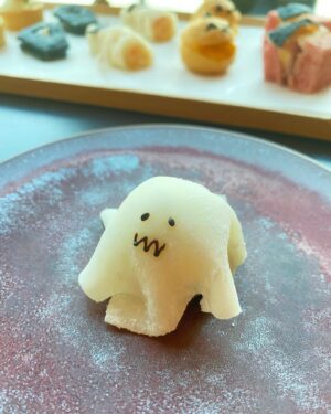 Shizuka Anderson Instagram - Hope everyone had a fun Halloween!! 🎃🦇🕸

I celebrated by dressing up for a cheeky Halloween afternoon tea at @andaztokyo with my partner in crime @bakairu . Can you guess what our last-minute costumes are supposed to be?!😛 (I made mine that morning using items from Daiso.) 😆

Halloween tea was fun as always and each sweet and savory amuse-bouche was spooky, delectable and super adorable at the same time. 😍🎃👻

I even got a little early birthday surprise… but more posts to come on my special birthday festivities for this year! 😛🎂❤️✨

#happyhalloween🎃 #halloweenafternoontea #andaztokyo #afternoontea #tokyo #traveljapan #tokyoviews #ハロウィン #仮装 #アフタヌーンティー #アンダーズ東京 #ハロウィンアフタヌーンティー #東京