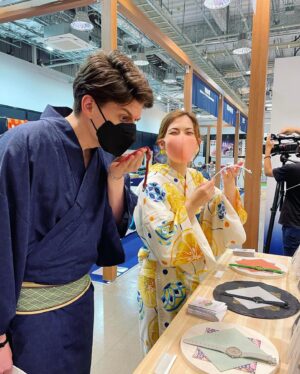 Shizuka Anderson Instagram - @bakairu and I got all dressed up in our summer yukata and checked out the Tokyo Tokyo ALL JAPAN COLLECTION in Yurakucho! 

It was such a fun day seeing and experiencing all the wonderful things about Japanese culture: traditional crafts, food and even some of the latest technology from Tokyo. 😍👩‍🔧

We tried out a VR experience based on a REAL FLYING CAR that a team of engineers at the expo built! We flew (virtually) all across Tokyo, said hello to Tokyo Tower (from the sky!) and had a glimpse of what commuting through Tokyo *might* be like in the not very distant future. 🚁🛸

We even found SCENTED watches that smelled incredible and DELICIOUS (hence the photo of us sniffing watches) 🤣🤣
If that isn’t the future I don’t know what is!! 😆🙌🏼

If any of you are in Japan, the event is held from July 19th to September 5th of this year! The exhibition booths change periodically so there will always be a variety of booths for you to enjoy whenever you go. 😁 It’s a fun event with a little something for everyone, so don’t miss it! 💥✨

PS: Go check out @bakairu tomorrow for more fun stories and pics from the event!! 😁🍋

#TokyoTokyoALLJAPANCOLLECTION
#TokyoTokyo
#YURAKUCHOSHOWCASE
#AD