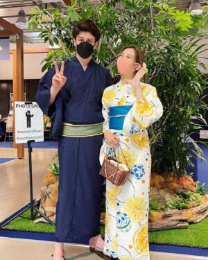 Shizuka Anderson Instagram - @bakairu and I got all dressed up in our summer yukata and checked out the Tokyo Tokyo ALL JAPAN COLLECTION in Yurakucho! 

It was such a fun day seeing and experiencing all the wonderful things about Japanese culture: traditional crafts, food and even some of the latest technology from Tokyo. 😍👩‍🔧

We tried out a VR experience based on a REAL FLYING CAR that a team of engineers at the expo built! We flew (virtually) all across Tokyo, said hello to Tokyo Tower (from the sky!) and had a glimpse of what commuting through Tokyo *might* be like in the not very distant future. 🚁🛸

We even found SCENTED watches that smelled incredible and DELICIOUS (hence the photo of us sniffing watches) 🤣🤣
If that isn’t the future I don’t know what is!! 😆🙌🏼

If any of you are in Japan, the event is held from July 19th to September 5th of this year! The exhibition booths change periodically so there will always be a variety of booths for you to enjoy whenever you go. 😁 It’s a fun event with a little something for everyone, so don’t miss it! 💥✨

PS: Go check out @bakairu tomorrow for more fun stories and pics from the event!! 😁🍋

#TokyoTokyoALLJAPANCOLLECTION
#TokyoTokyo
#YURAKUCHOSHOWCASE
#AD