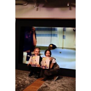 Shizuka Ishibashi Instagram - 🍀
@malaciel 
@art_iwata 

月刊石橋静河  写真モーガン茉愛羅
トークイベントに来てくださった方も、来れなかった方も、ありがとうございました！🫶🏻

たのしかったー🐒💕
