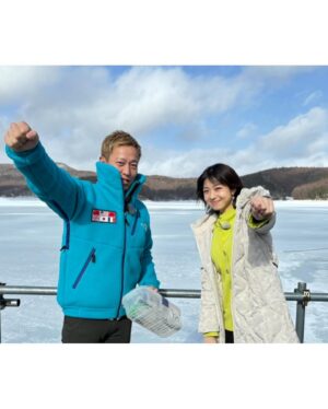 Shizuka Nakamura Instagram - タグまとめ🏷️

3.20 放送
「冬こそキャンプですね！in岩手&秋田」
.
黄ニット @leilian_official
黒パンツ @arnoldpalmer_jp
アウター @so_close_official
白ニット・青パンツ @millioncarats_official
靴 @llbeanjapan