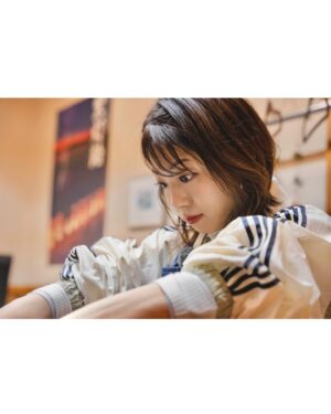 Shizuka Nakamura Instagram - 🎨

作 なかむら。どうかしら？

#藍染め  #九谷焼き
