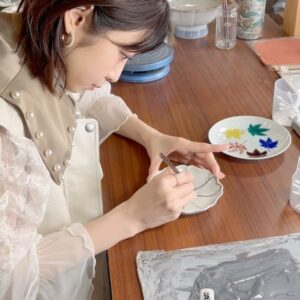 Shizuka Nakamura Instagram - 🎨

作 なかむら。どうかしら？

#藍染め  #九谷焼き