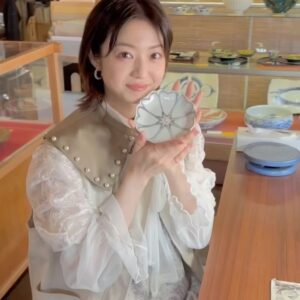 Shizuka Nakamura Instagram - 🎨

作 なかむら。どうかしら？

#藍染め  #九谷焼き