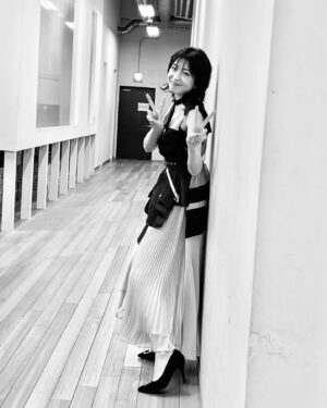 Shizuka Nakamura Instagram - 盗撮byマネさん

バッチリ目線ありのWピースで中村反撃