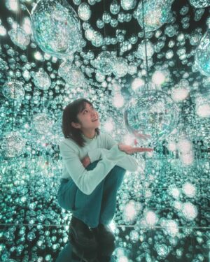 Shizuka Nakamura Instagram - .

時間を忘れて魅了された一日🫧
@teamlab_borderless 

#チームラボ
#麻布台ヒルズ 
#変なクラゲ爆誕🪼