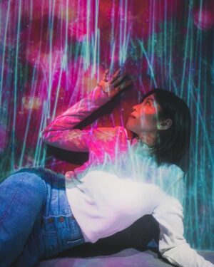 Shizuka Nakamura Instagram - .

時間を忘れて魅了された一日🫧
@teamlab_borderless 

#チームラボ
#麻布台ヒルズ 
#変なクラゲ爆誕🪼