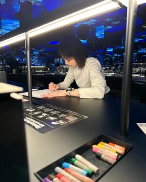 Shizuka Nakamura Instagram - .

時間を忘れて魅了された一日🫧
@teamlab_borderless 

#チームラボ
#麻布台ヒルズ 
#変なクラゲ爆誕🪼