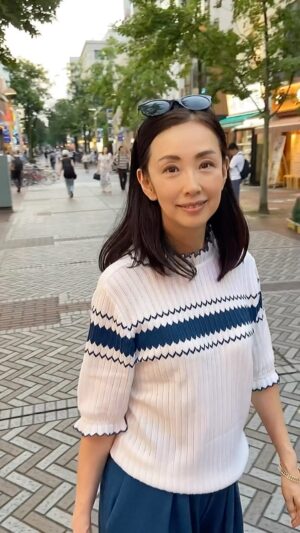Shoko Tamura Instagram - 今日はジャズを聴きに関内へ。
この街には日本じゃないようなお店がいっぱいありますね😊
スゴいにおいのお店をのぞいたら、大きなドリアンが2000円で売っていました❗️

#関内 #散策#ライフスタイル#夏コーデ#summerfashion#summeroutfit #田村翔子