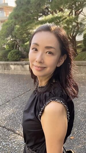 Shoko Tamura Instagram - 夕方、だいぶ涼しくなりました。
今日はこれから会食です😊

#夏コーデ#summerfashion#lifestyle#endofsummer #田村翔子